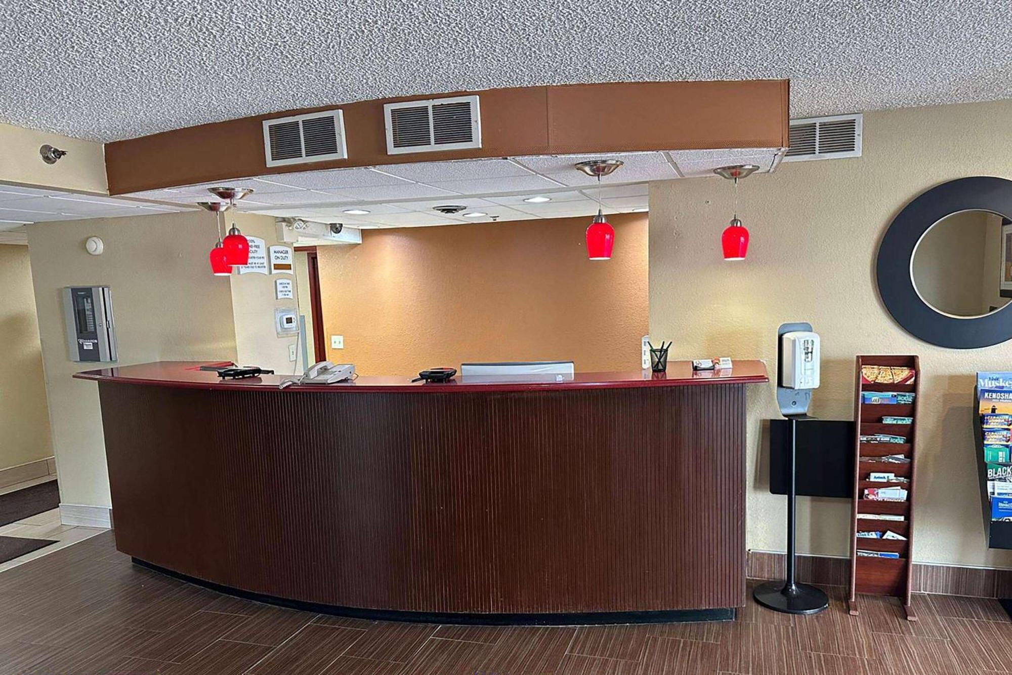 Super 8 By Wyndham Sturtevant Racine Esterno foto